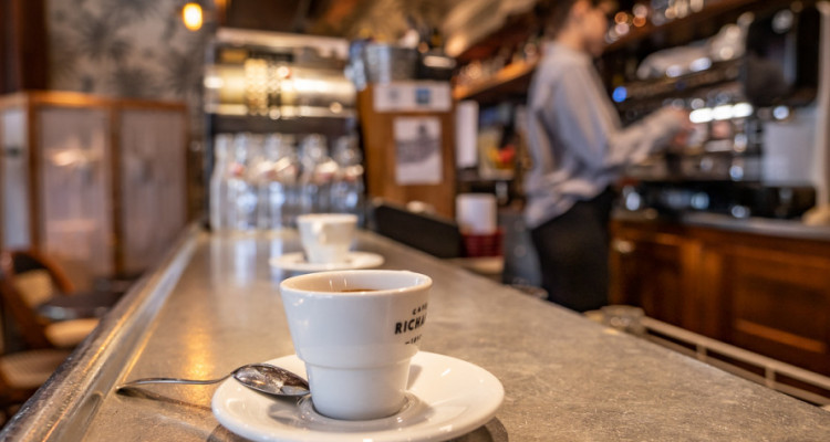 Poésie du quotidien: la barista masquée