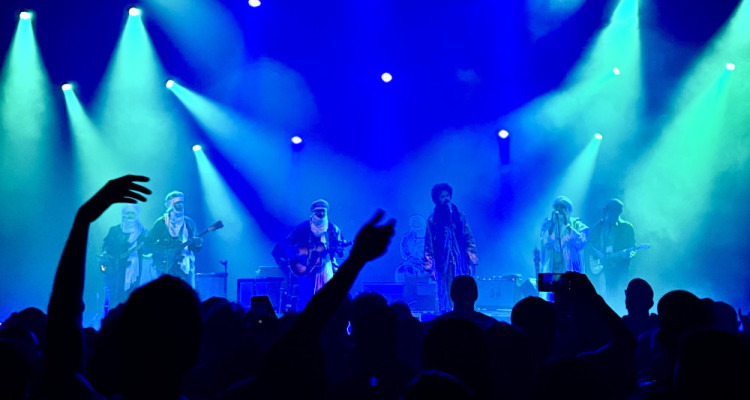 Tinariwen à l'Olympia de Montréal | Voyage au cœur du Sahara Blues!