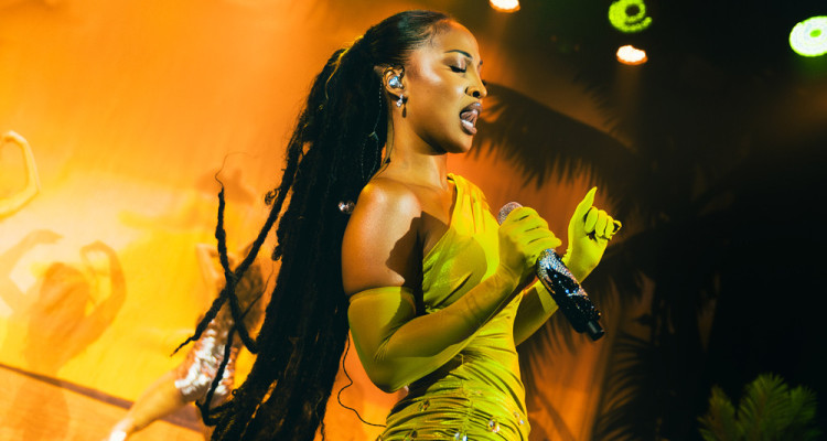 Zoom photo sur Shenseea au Théâtre Beanfield