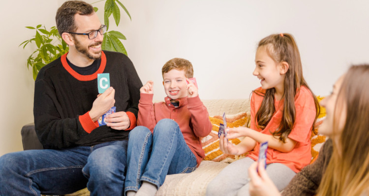 Noël 2025 | Bas ludiques : 7 jeux « format poche » pour amuser toutes les générations