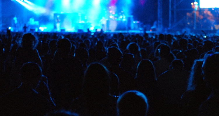 De la scène au stade : artistes entre musique et performance sportive
