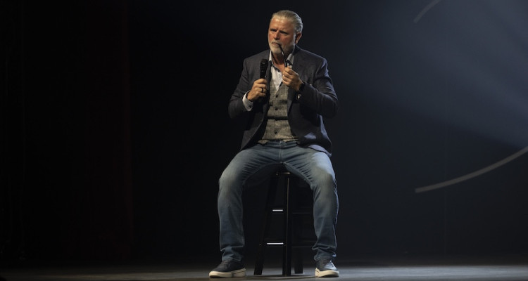 Avec « J’comprends la game » Dominic Paquet met le paquet pour nous divertir