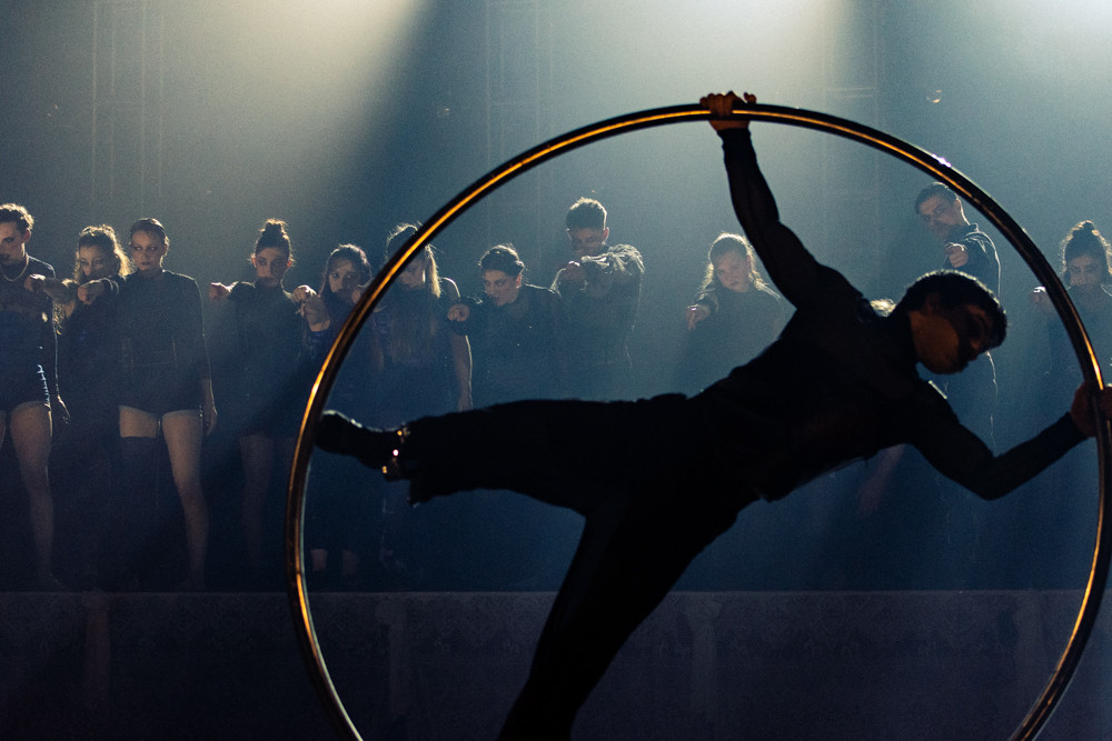 Zoom photo | Quand les finissants 2026 de l’École nationale de cirque revisitent «Macbeth»