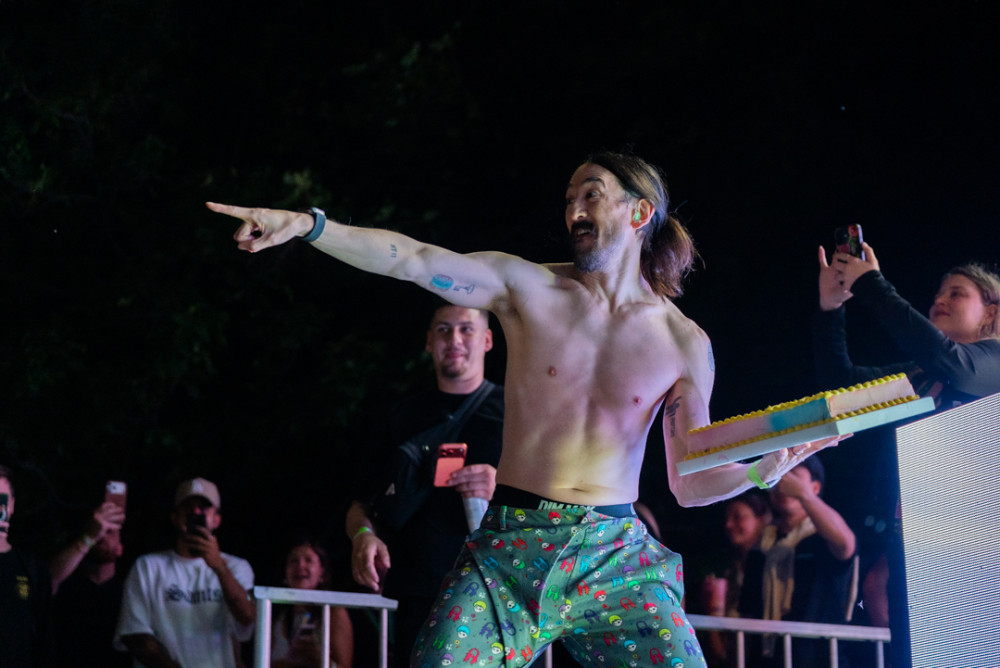 Steve Aoki au Piknic OfF | Un spectacle explosif où le show prend toute la place