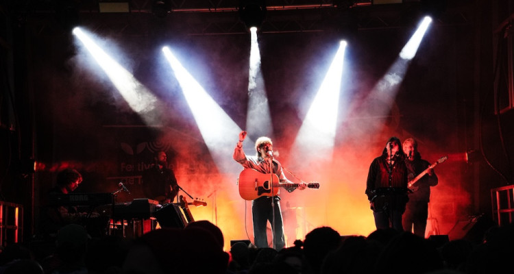 Festival de la Chanson de Tadoussac 2026 | Zoom photo sur le jour 3 avec Frikiton, Louis-Jean Cormier et Gab Bouchard
