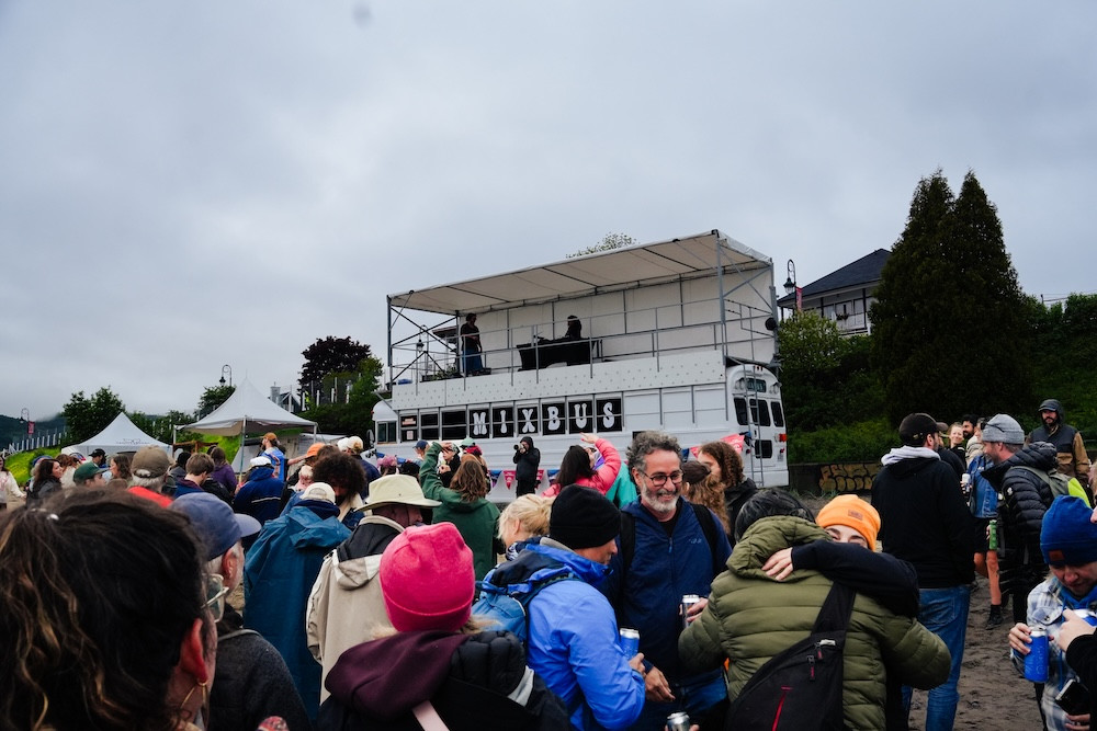 Festival de la Chanson de Tadoussac 2026 | Zoom photo sur le jour 3 avec Frikiton, Louis-Jean Cormier et Gab Bouchard