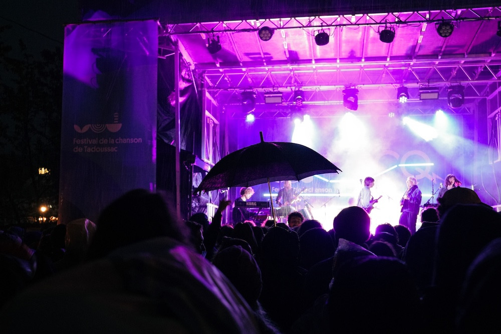 Festival de la Chanson de Tadoussac 2026 | Zoom photo sur le jour 3 avec Frikiton, Louis-Jean Cormier et Gab Bouchard