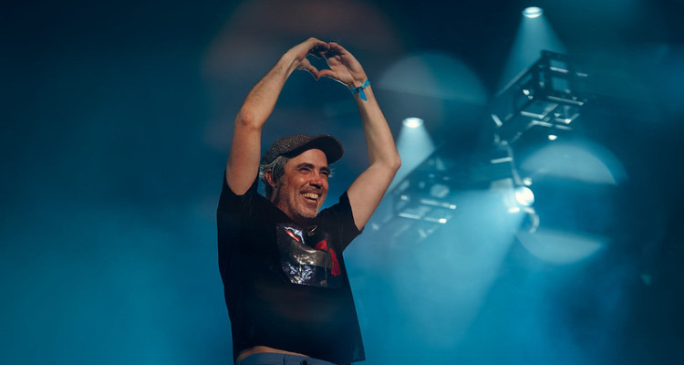 FEQ 2026 | Patrick Watson et ses invités enchantent avec douceur sur les Plaines d'Abraham
