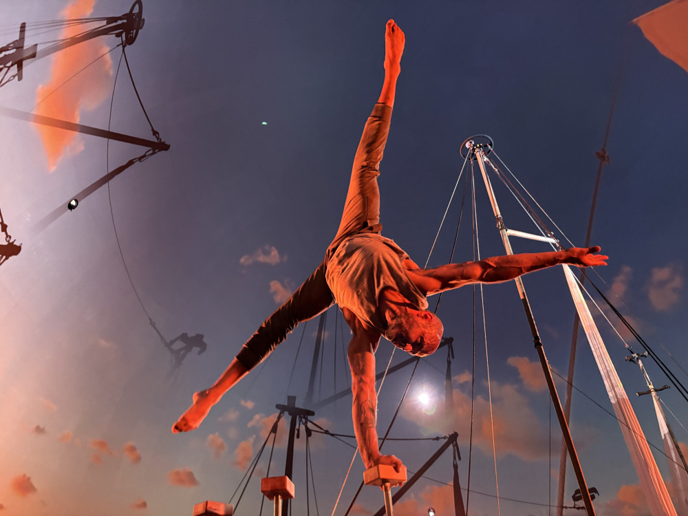 « FLŌ : Cirque Immersif » - une tempête de poésie et d’humanité sous le dôme de la SAT