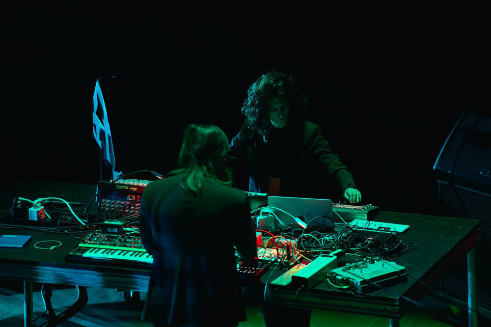 MUTEK 2026 | X/VISIONS 3 avec Ah! Kosmos et Hainbach à la Maison symphonique