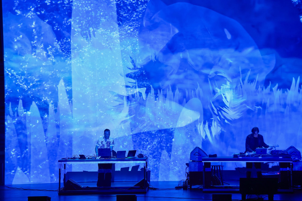 MUTEK 2026 | X/VISIONS 3 avec Ah! Kosmos et Hainbach à la Maison symphonique