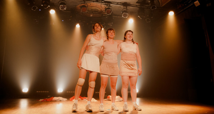 «Menstruosités» au Cabaret Lion d’Or : redécouvrir humoristiquement le cycle menstruel