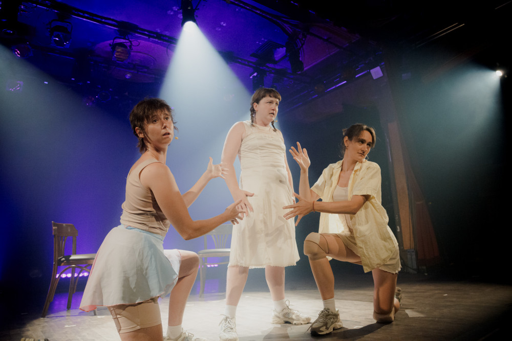«Menstruosités» au Cabaret Lion d’Or : redécouvrir humoristiquement le cycle menstruel