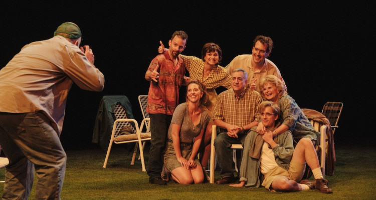 «24 poses (portraits)» au Théâtre Duceppe : l’histoire d’une famille ordinaire et de ses fissures