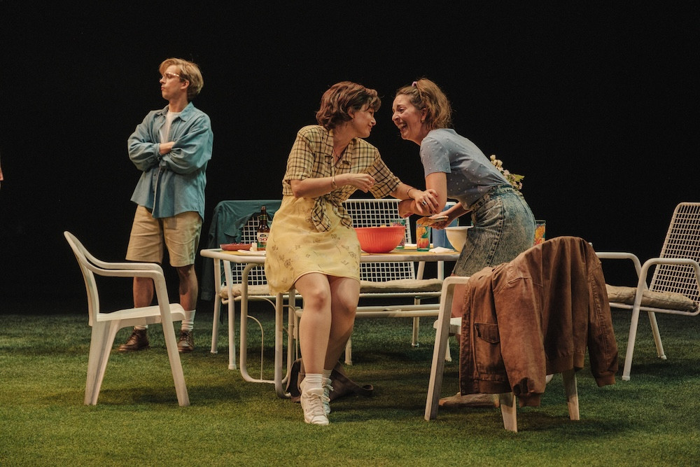 «24 poses (portraits)» au Théâtre Duceppe : l’histoire d’une famille ordinaire et de ses fissures